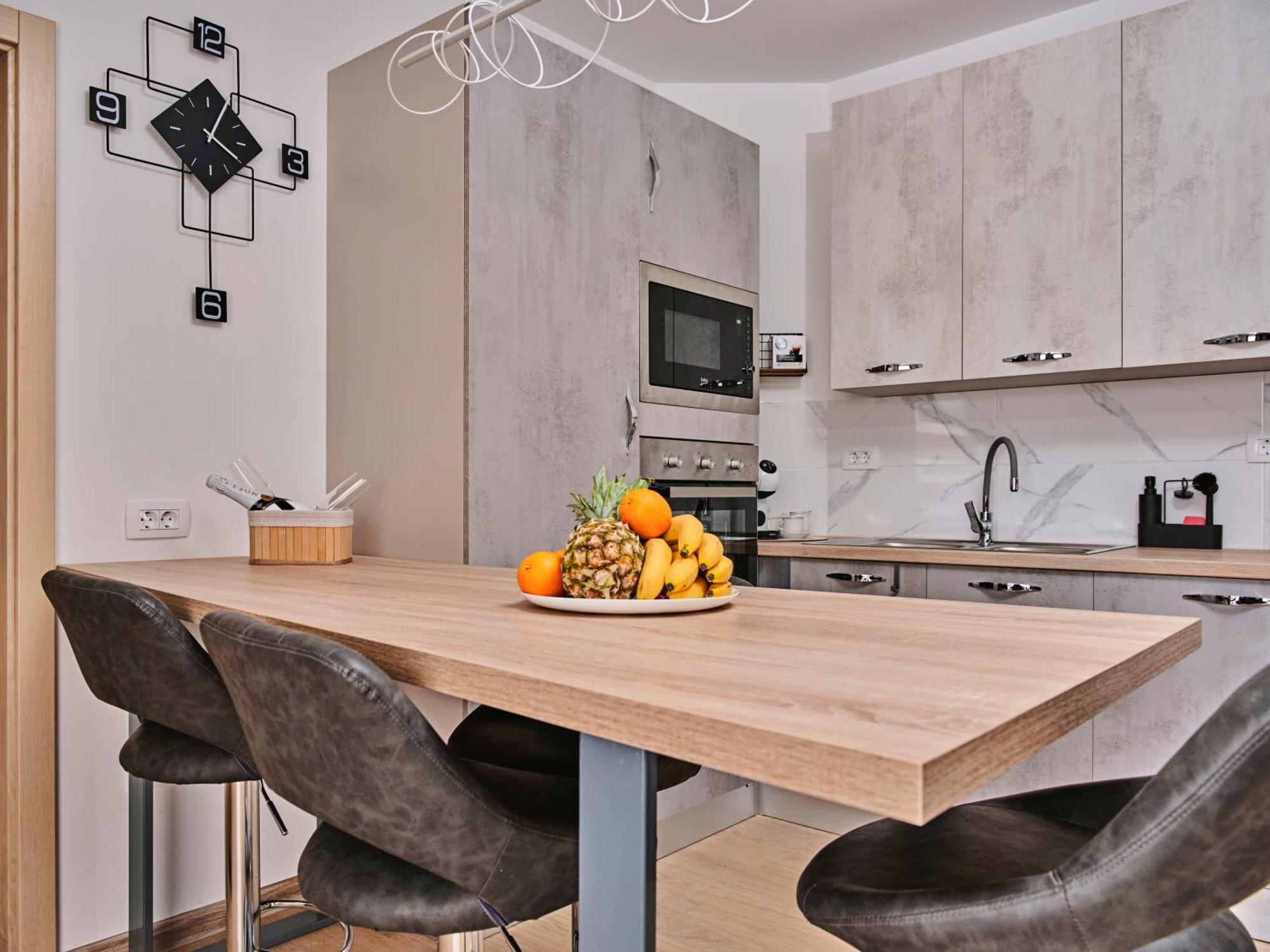 House Ivana With Jacuzzi Vikendica