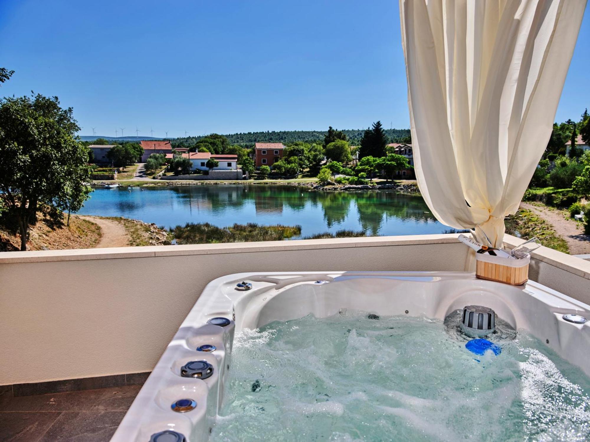 Vikendica House Ivana With Jacuzzi